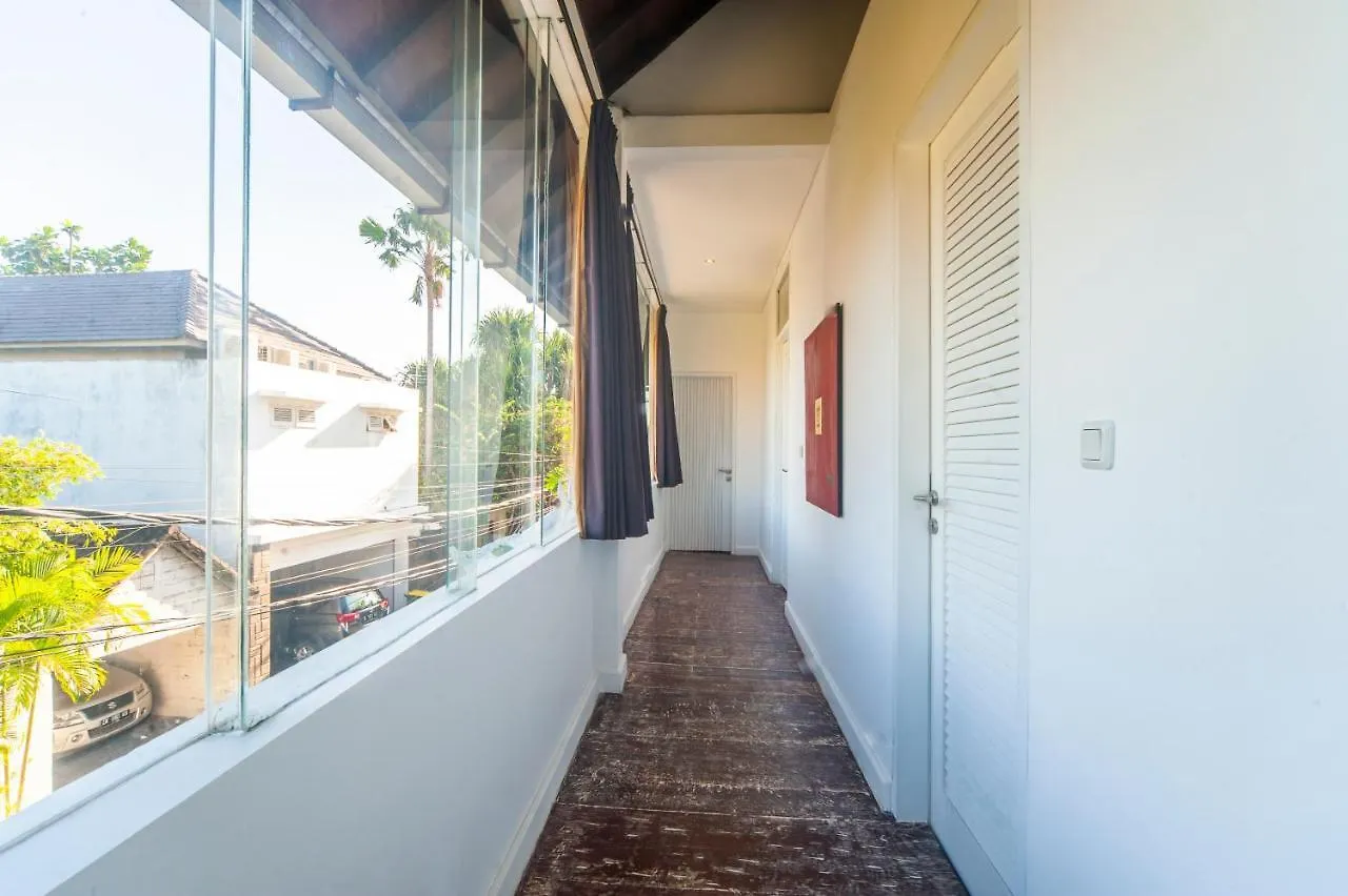 Tides Seminyak Villa Indonesien